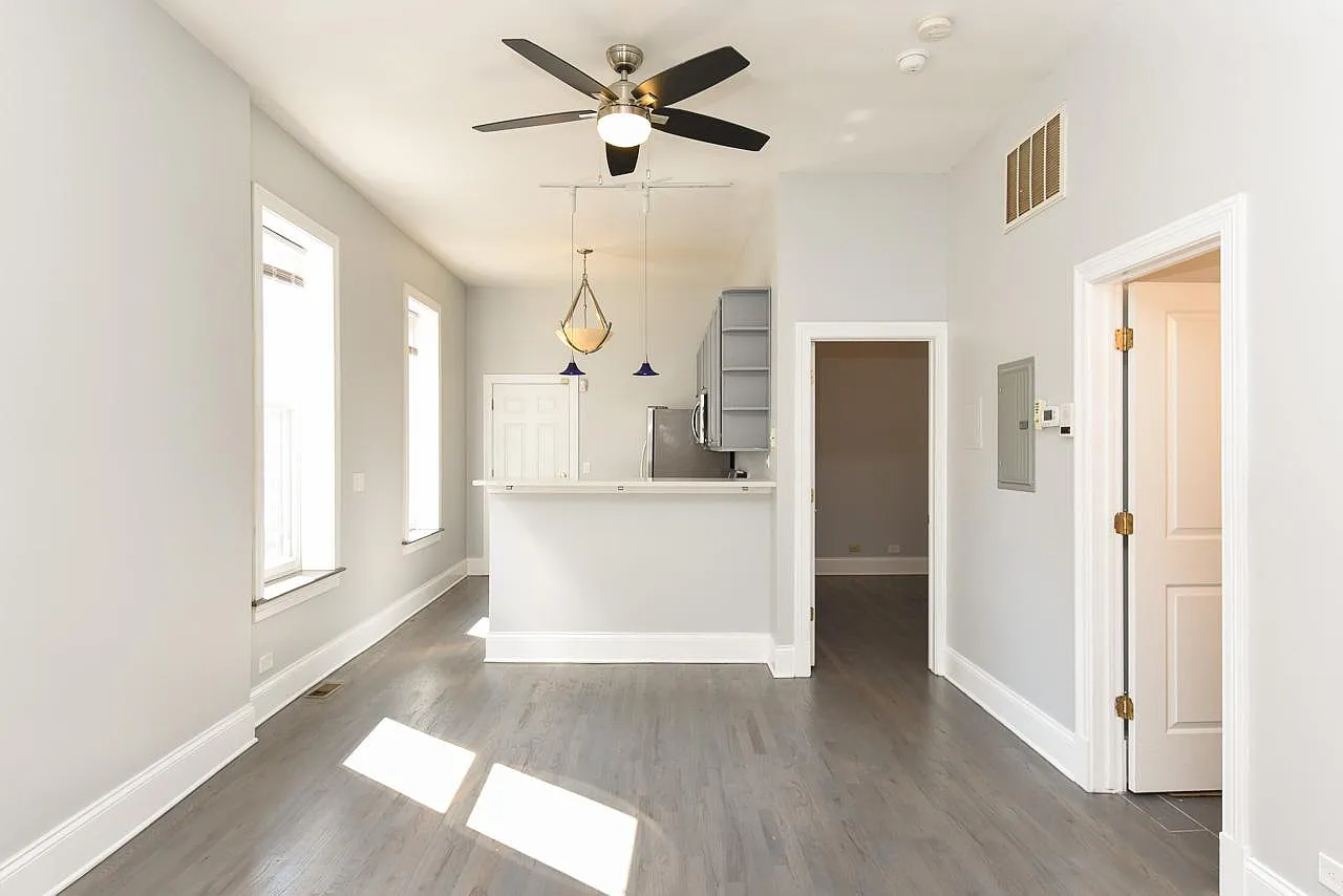 1713 W Julian St — Photo 1
