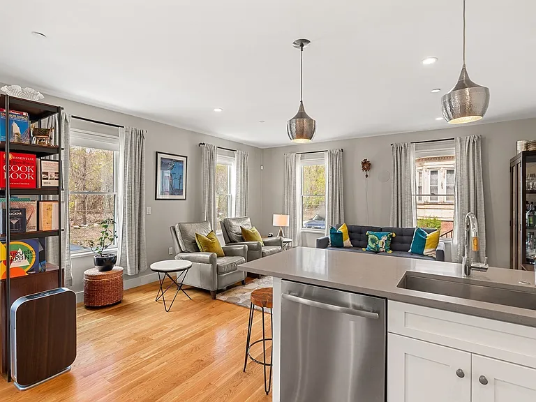 178 Thornton St — Photo 12