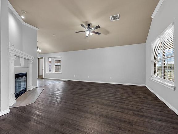 3rd image of 620 Apple Tree Ln