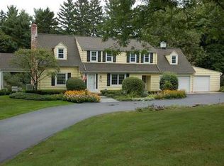 578 Clover Hills Dr, Rochester, NY 14618