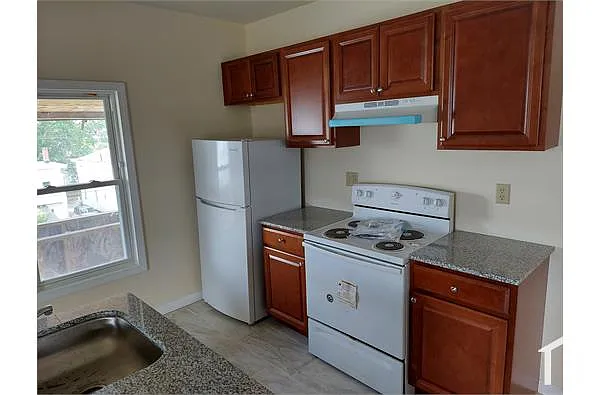 Building Photo - 74 New Park Ave #2B