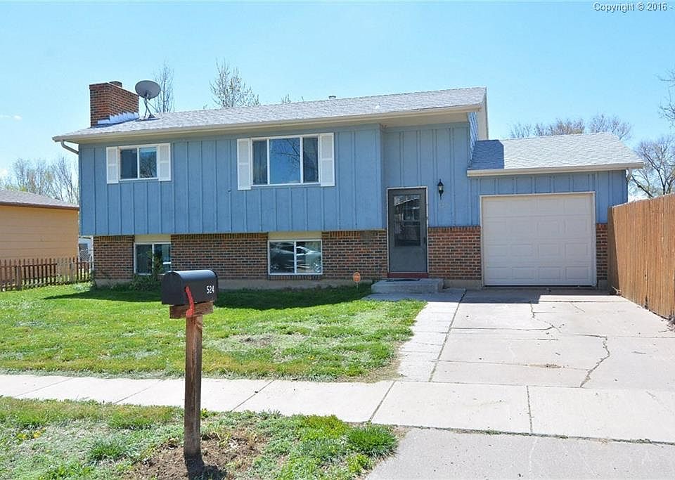 FRONT VIEW OF THE HOME