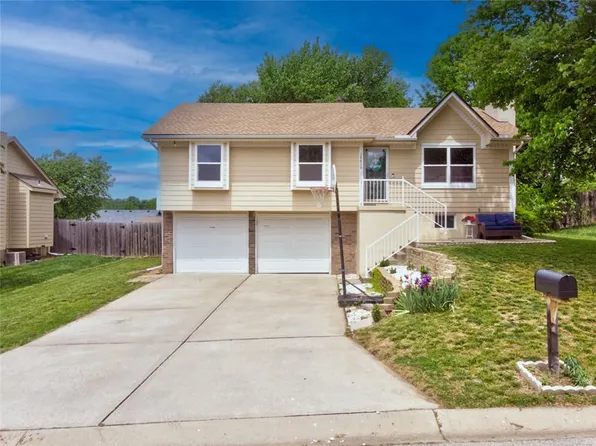 18416 E Arrowhead Ln, Independence, MO 64056