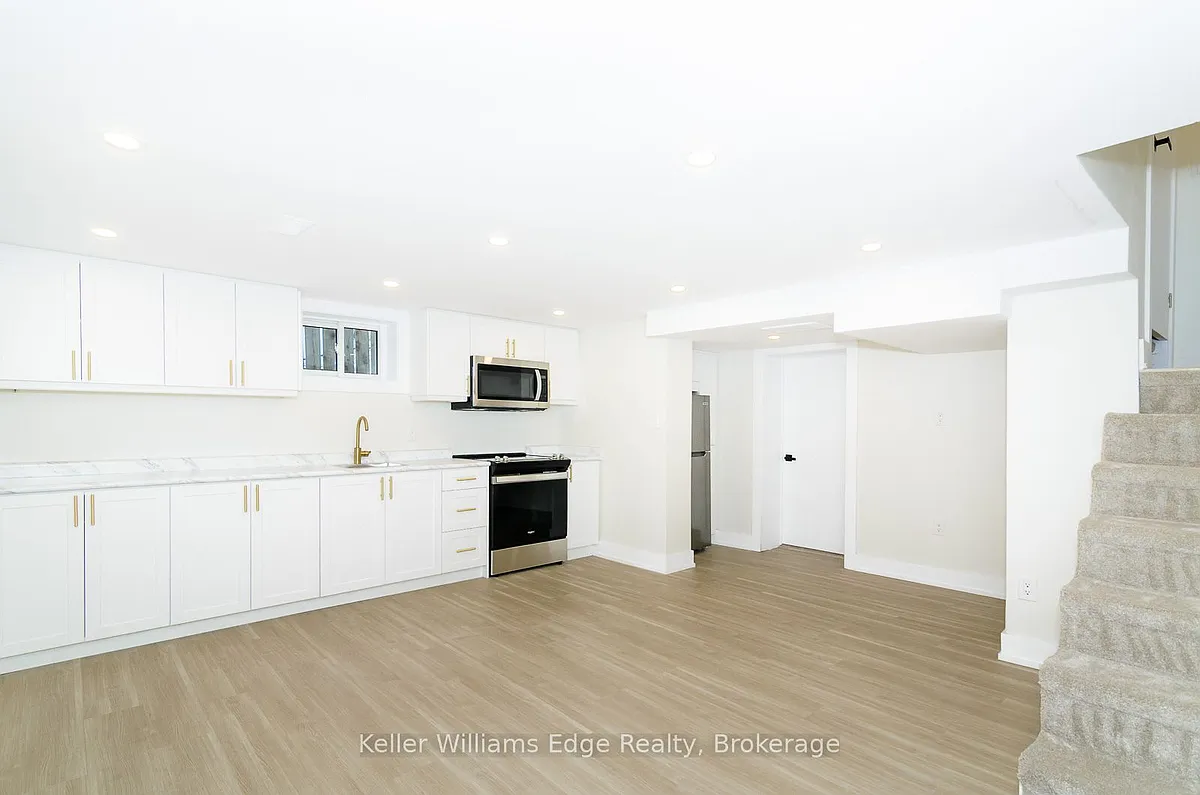 Building Photo - 1175 Dunsmure Rd #LOWER