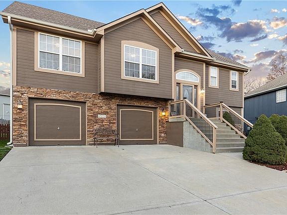 2nd image of 4504 NE 85th St