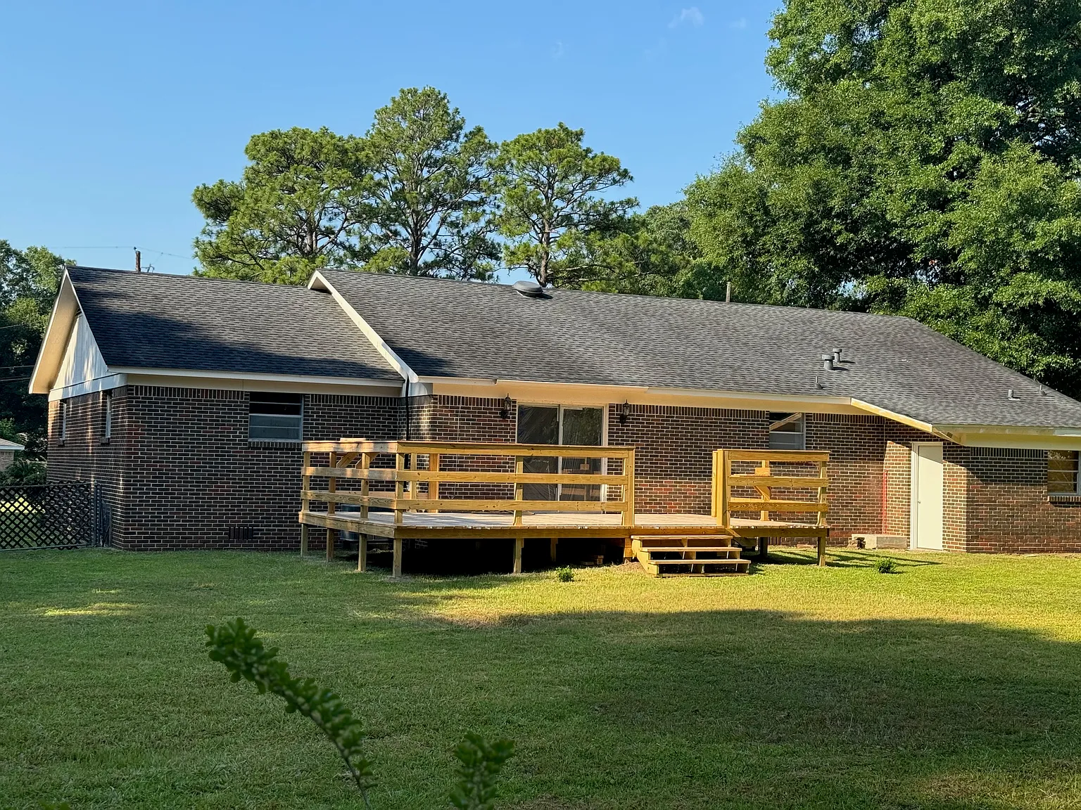 3 bed, 2032 sqft, $1,800 — Photo 2
