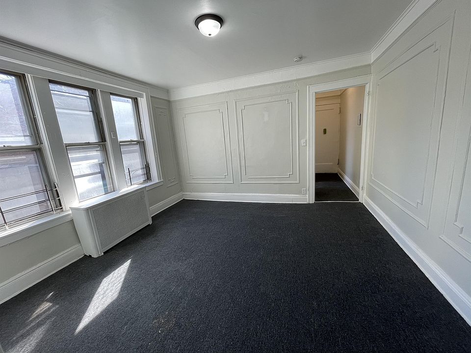 1st image of 9117 172nd St #2C