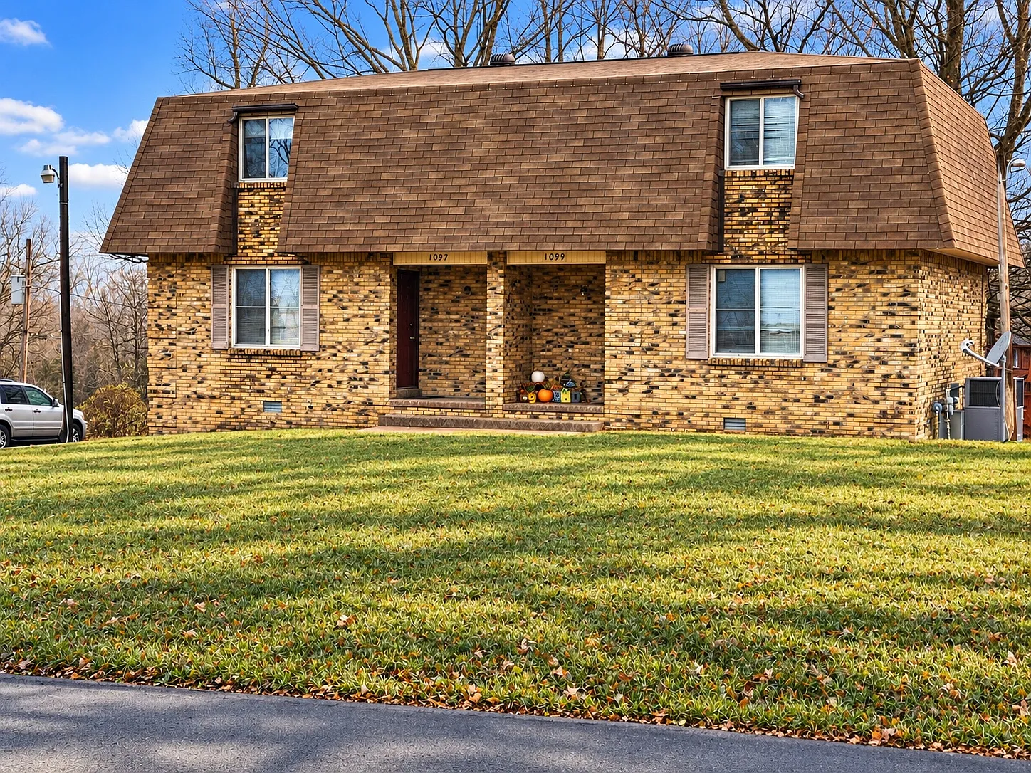 2 bed, 1.5 bath, 1100 sqft, $1,250 — Photo 1