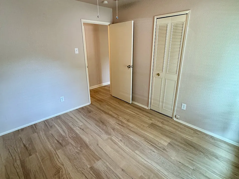 2801 W Springdale Cir