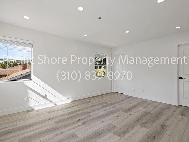 Montrose Apartments — Photo 8