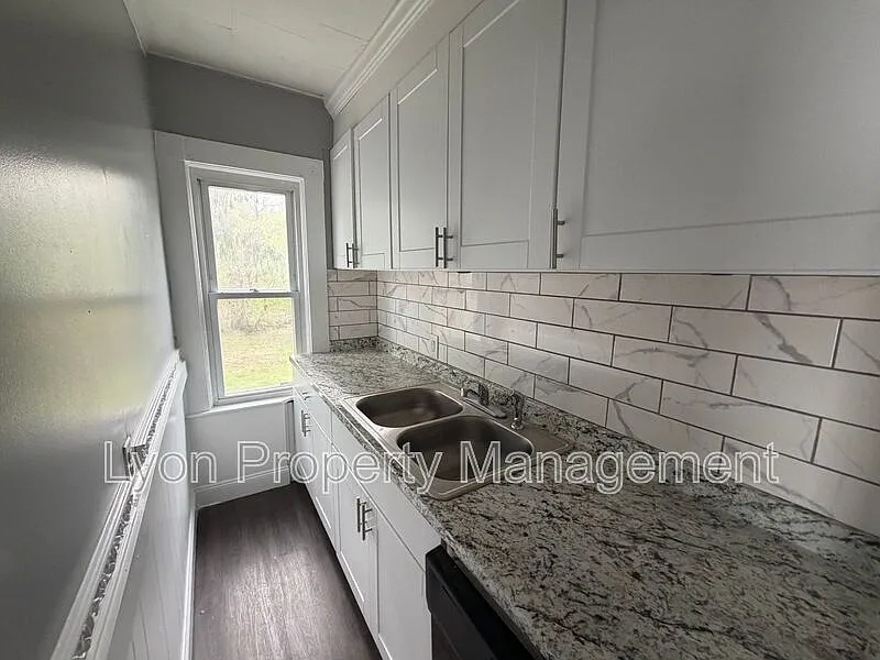 Building Photo - 428 9th Ave #2