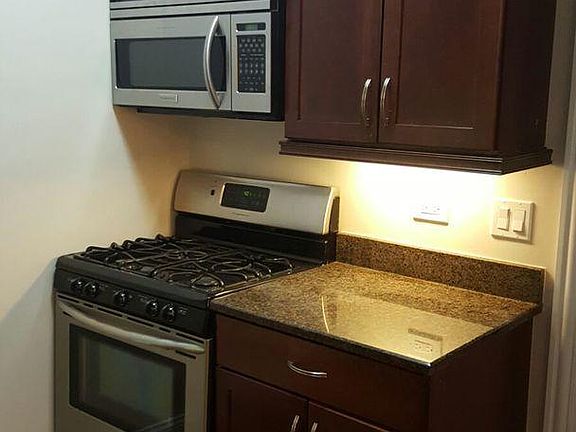 2nd image of 6254 N Rockwell St #G