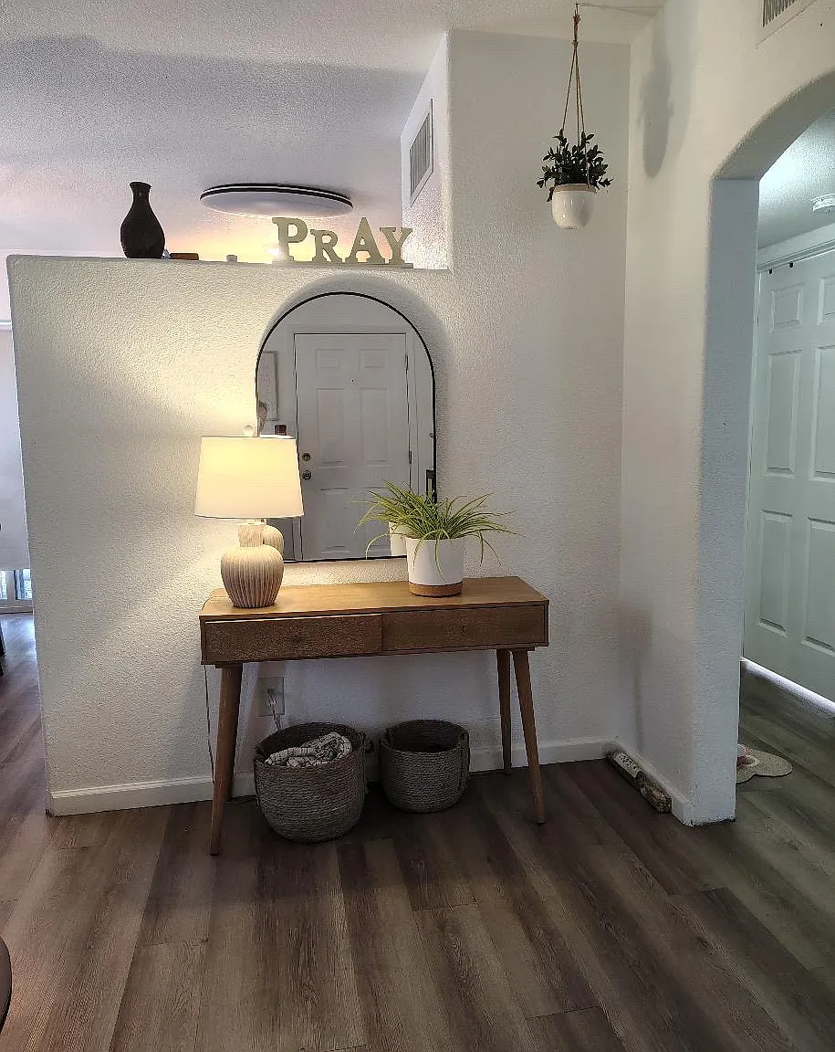 211 W Roger Rd — Photo 3