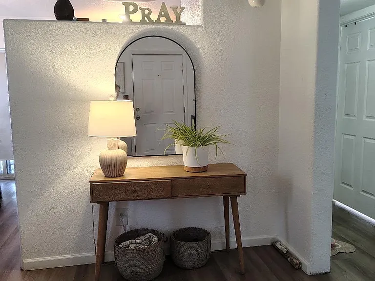 211 W Roger Rd #7 — Photo 3
