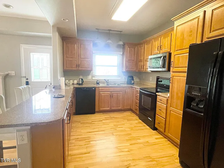 136 Westshore Point — Photo 7