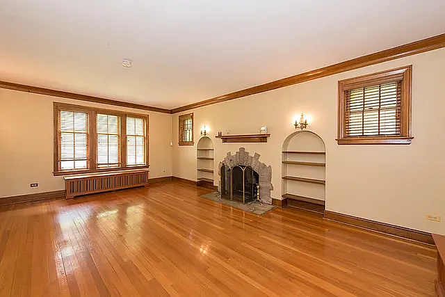 928 Rogers Ct — Photo 2