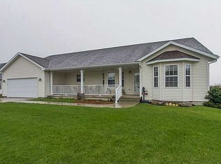 4015 Heather View Dr, Marion, IA 52302