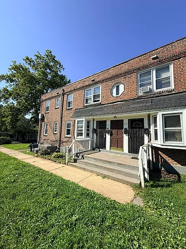 1147 Holland St Photo 1