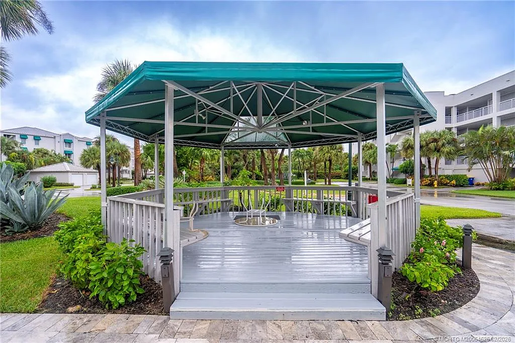 3 bed, 2.5 bath, 1950 sqft, $3,900 — Photo 3