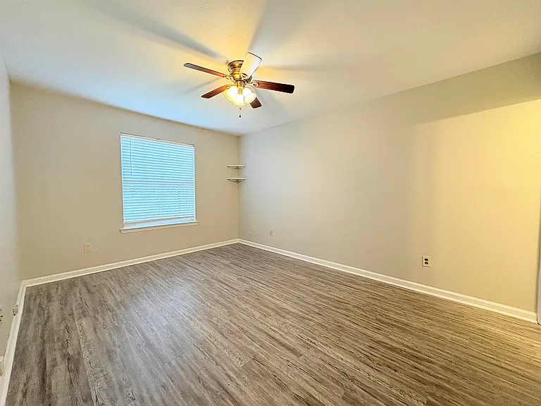 3910 Gaffney Loop — Photo 10