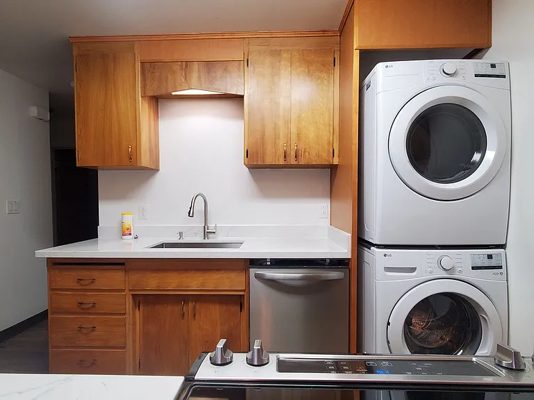 Z&Z: Patricia Building Auburn 98001 — Photo 6