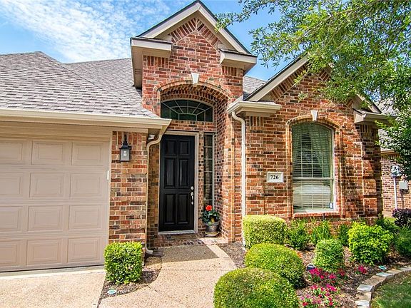 4th image of 726 Pelican Hills Dr
