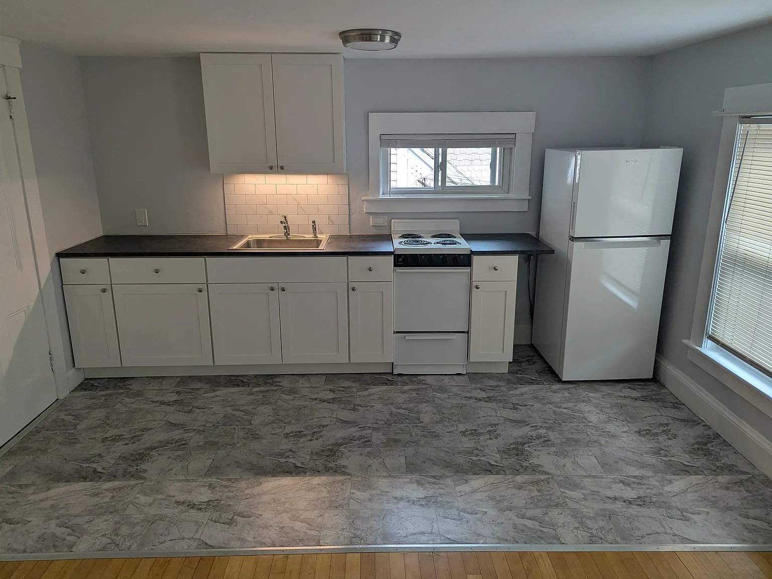 1 bed, 1.0 bath, 400 sqft, $1,350 — Photo 2