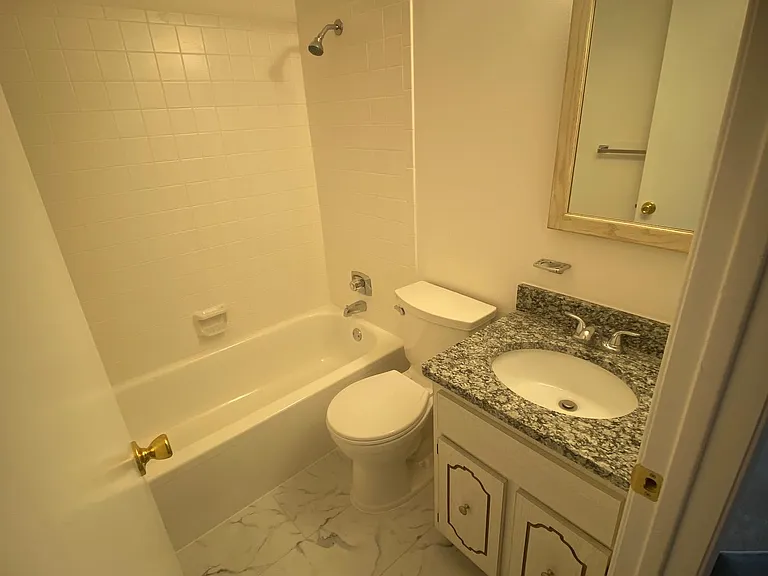 60 Dogwood Ln — Photo 2