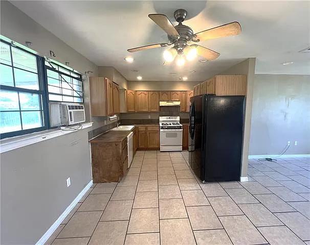 3 bed, 1.0 bath, 1305 sqft, $1,700 — Photo 4
