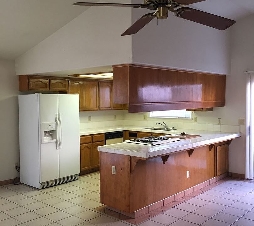 2nd image of 765 Pepper Ave
