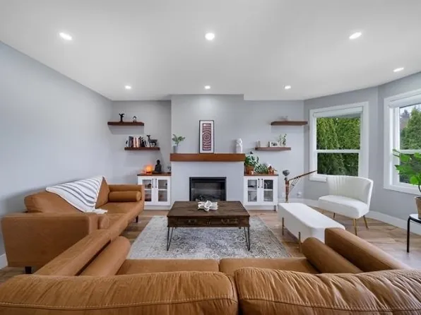9482 153rd St, Surrey, BC V3R 9C7