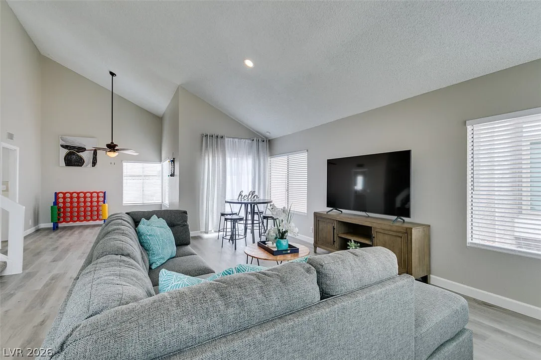 4 bed, 3.0 bath, 2139 sqft, $3,000 — Photo 2