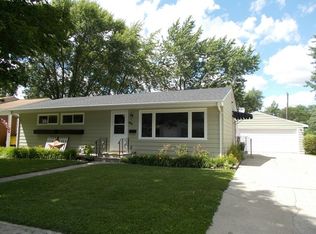 347 Garden Ct, Sycamore, IL 60178