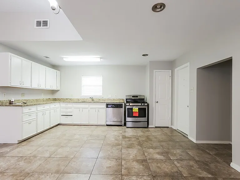 6395 Crossway Dr — Photo 10