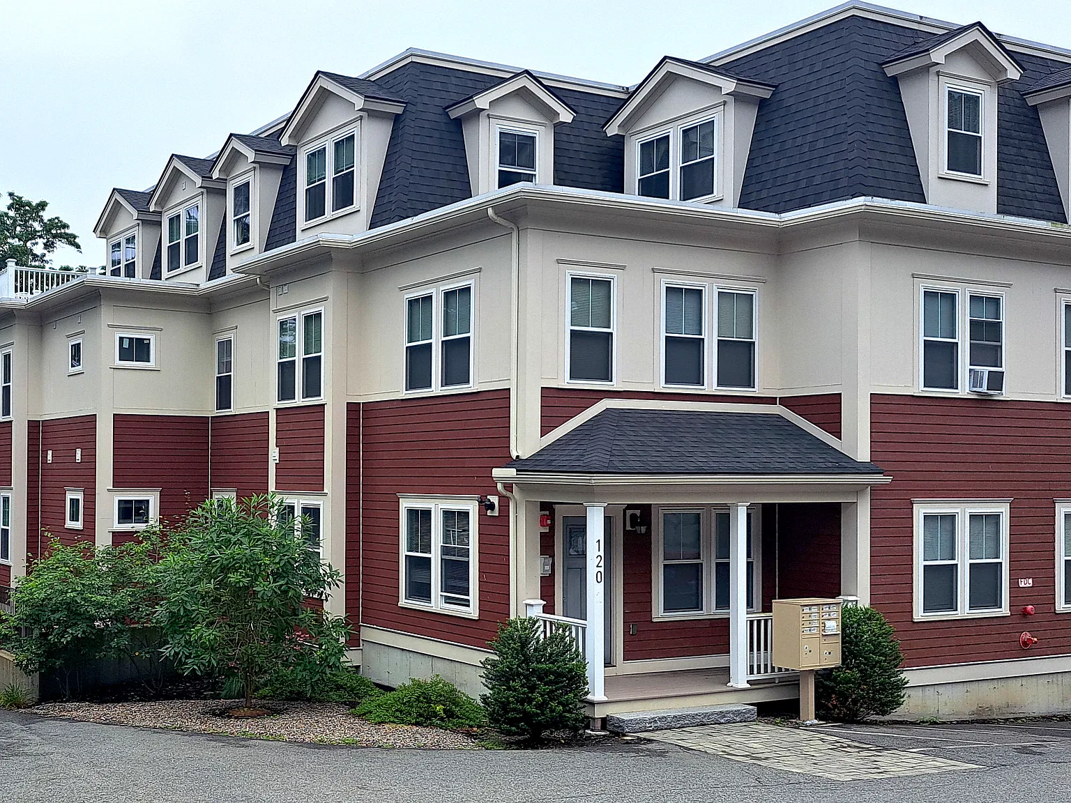 4 bed, 9999 sqft, $5,000 — Photo 4
