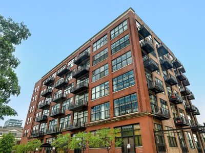 525 W Superior St APT 329, Chicago, IL, 60654