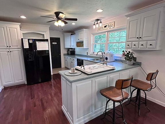 5th image of 468 Becky Allen Cir