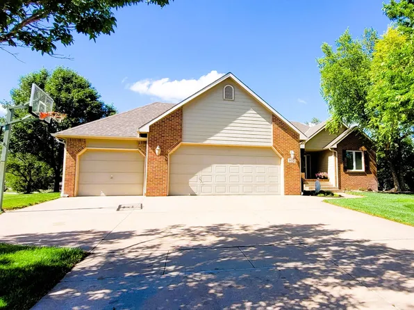 102 E Pretty Flowers St, Garden Plain, KS 67050