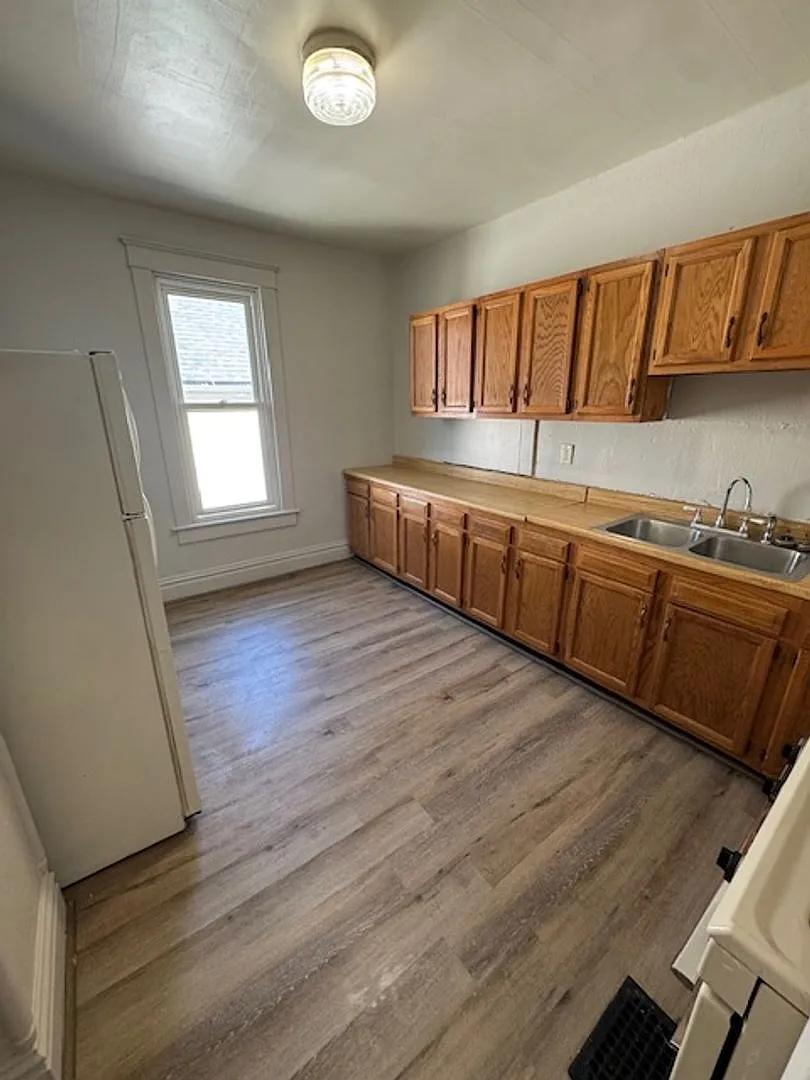 938 Lincoln Ave — Photo 4