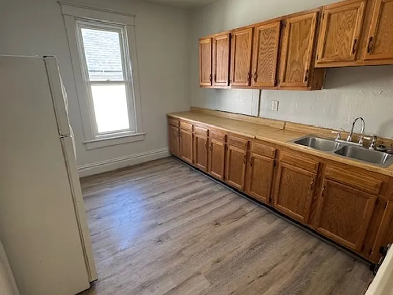 938 Lincoln Ave — Photo 4
