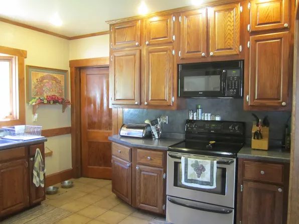 610 Bertram St, Marion, WI 54950