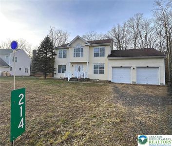 214 Kensington Dr, Bushkill, PA, 18324