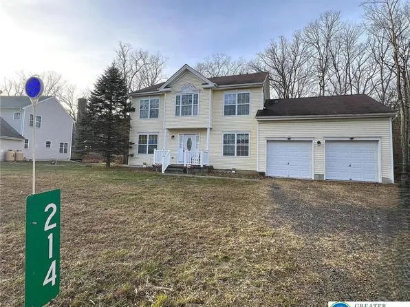 214 Kensington Dr, Bushkill, PA 18324
