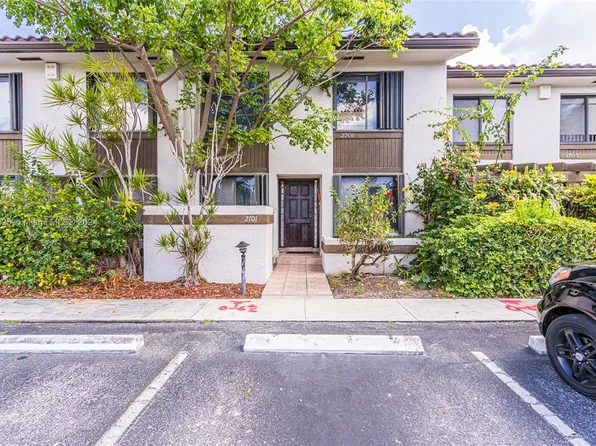 2701 NE 165th St #2701, North Miami Beach, FL 33160