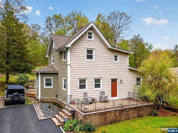 176 Doty Rd, Wanaque, NJ 07465