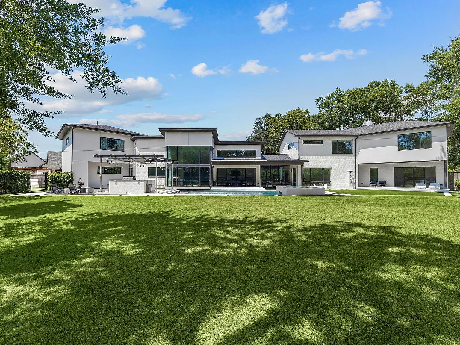 6 bed, 5.5 bath, 6788 sqft, $23,000 — Photo 4