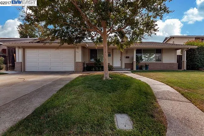 1217 Lomitas Ave photo 1