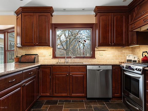 4th image of 32W050 Cedar Ln