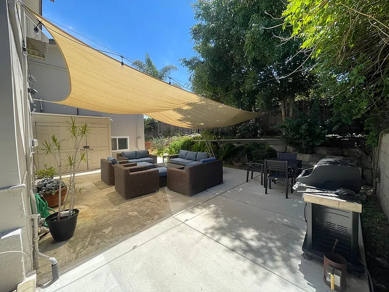 2810 Union — Photo 40