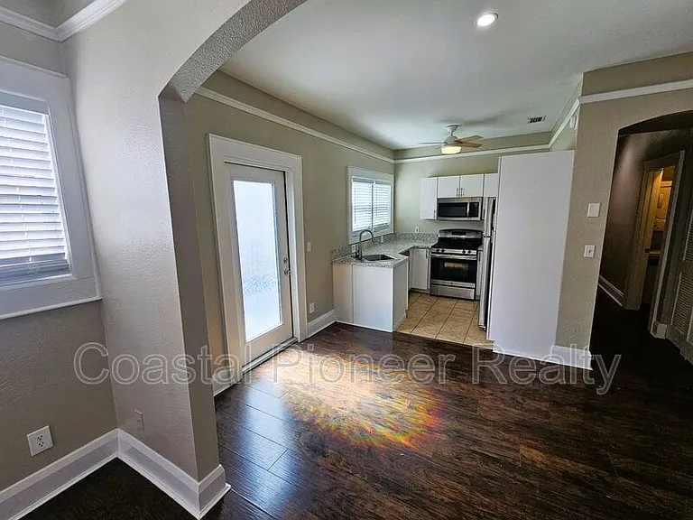 209 S Westland Ave #D — Photo 9